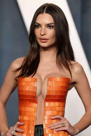 Emily Ratajkowski OnlyFans Leaked Free Thumbnail Picture - #duhEdbsEPB
