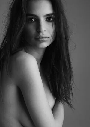 Emily Ratajkowski OnlyFans Leaked Free Thumbnail Picture - #krInAMIIRk
