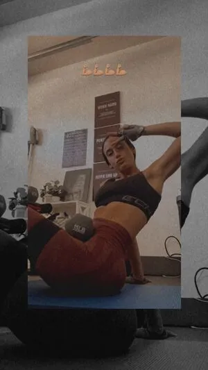 Emily Tosta Thumbnail Picture