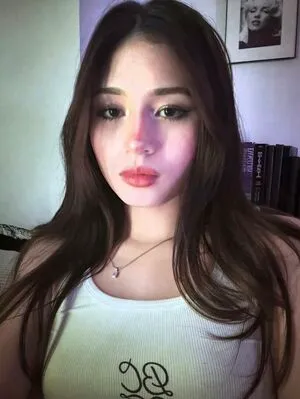 Emilykr0pp Thumbnail Picture