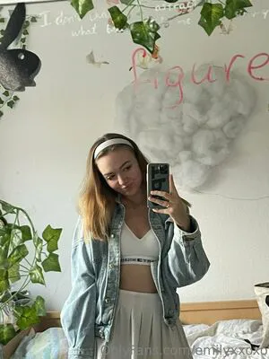 Emilyxxoxo Thumbnail Picture