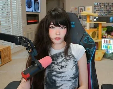 Emiru Thumbnail Picture