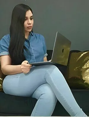 Emma Coronel OnlyFans Leaked Free Thumbnail Picture - #0mHX2NXj7P