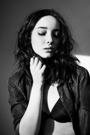 Emma Dumont OnlyFans Leaked Free Thumbnail Picture - #Run8dM6s3K