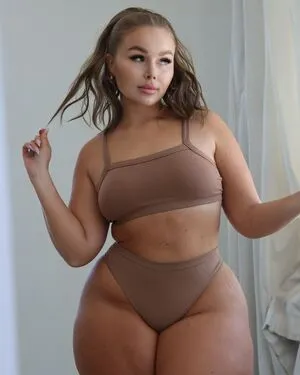 Emma Haggstrom Thumbnail Picture