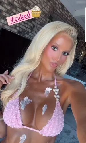 Emma Hernan Profile Thumbnail
