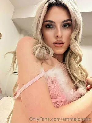 Emma Jonnz Thumbnail Picture