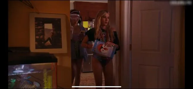 Emma Roberts Thumbnail Picture