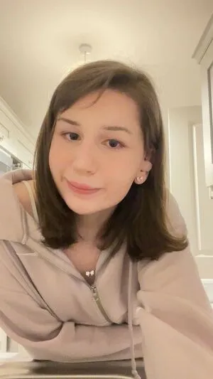 Emmieevers OnlyFans Leaked Free Thumbnail Picture - #MwJ7XKQOnV
