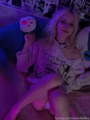 Emo444ka OnlyFans Leaked Free Thumbnail Picture - #OIyUszeepS