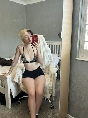 Emzeeni OnlyFans Leaked Free Thumbnail Picture - #7Bm5Q5019b