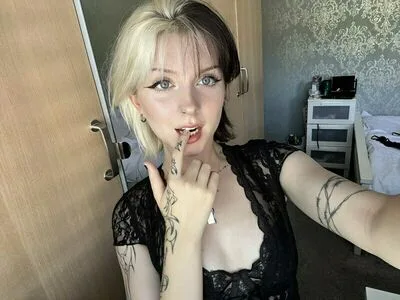 Emzeeni OnlyFans Leaked Free Thumbnail Picture - #YWAqsskaxe