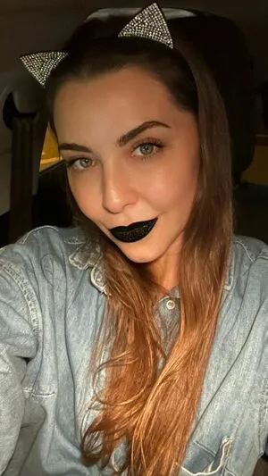 Erika Sanz Thumbnail Picture