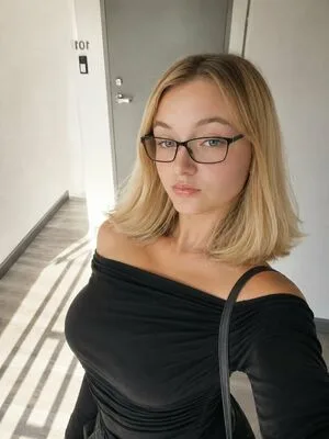 Esmjeej Thumbnail Picture