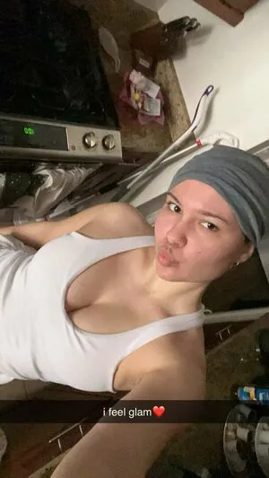 Ester Dobrik Thumbnail Picture