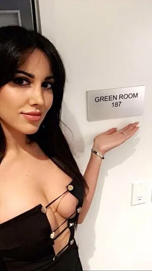 Estrella Nouri Thumbnail Picture