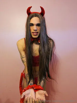 Eva Maefem Thumbnail Picture