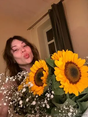 Evavee OnlyFans Leaked Free Thumbnail Picture - #252RoocnxI