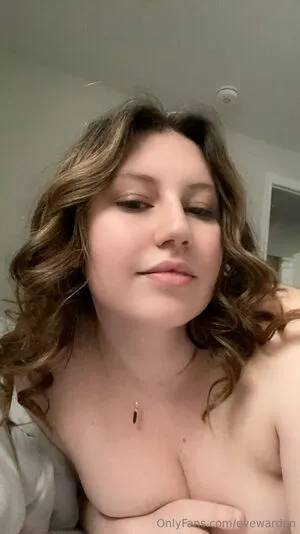 Eve Warden Thumbnail Picture