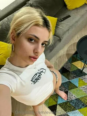Evelinalittledemon OnlyFans Leaked Free Thumbnail Picture - #gNTzR4LEoE