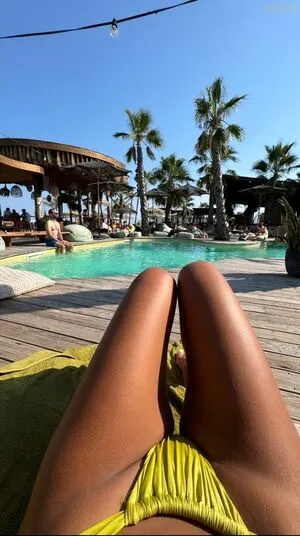 Evi Maria Thumbnail Picture