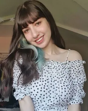 Ezbae Thumbnail Picture