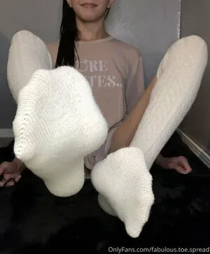 Fabulous Toe Spread Thumbnail Picture