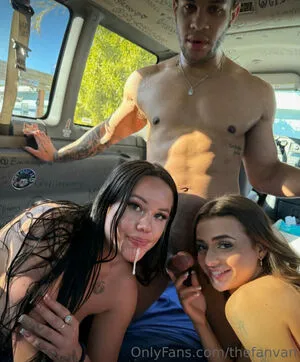 Fan Bus Thumbnail Picture