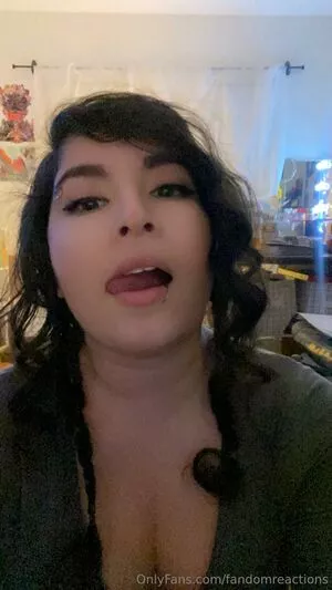 FandomReactions OnlyFans Leaked Free Thumbnail Picture - #Fxmj9RVwNF