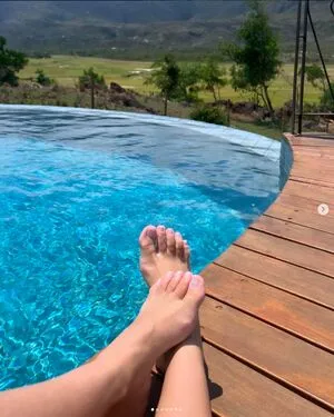 Feet Lou Thumbnail Picture