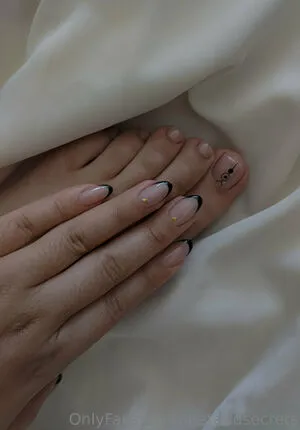 Feetandsecrets Thumbnail Picture