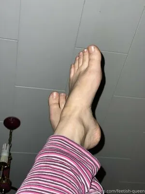 Feetish Queen Thumbnail Picture