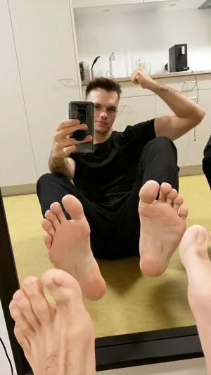 Feetramplingay Thumbnail Picture