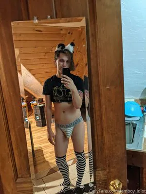 Femboy Idiot Thumbnail Picture