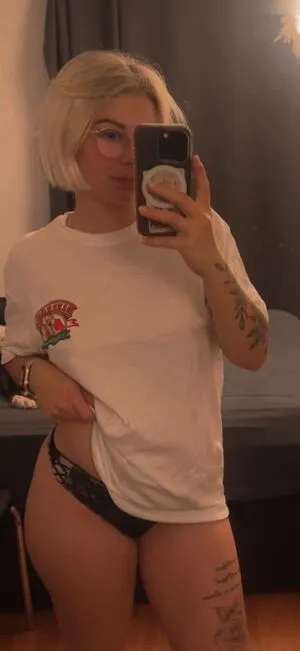 Fenni2002 OnlyFans Leaked Free Thumbnail Picture - #9jYae00aA5
