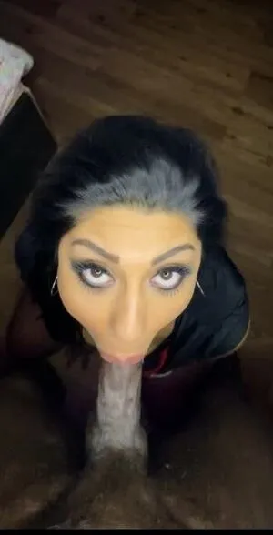 Fit Pakistani Thumbnail Picture