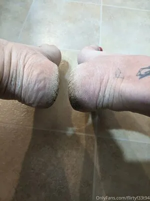 Flirtyf33t94 Thumbnail Picture