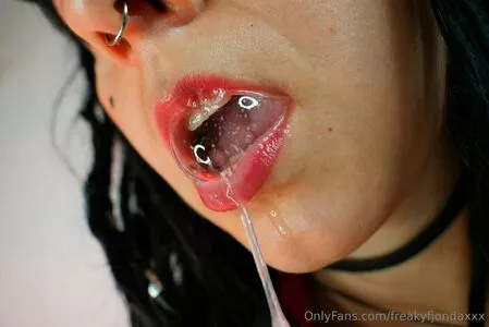Freakyfjonda OnlyFans Leaked Free Thumbnail Picture - #3cXM4AroYY