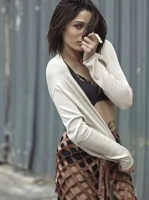 Freida Pinto Thumbnail Picture