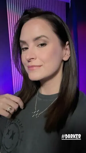 Funnylilgalreacts Thumbnail Picture