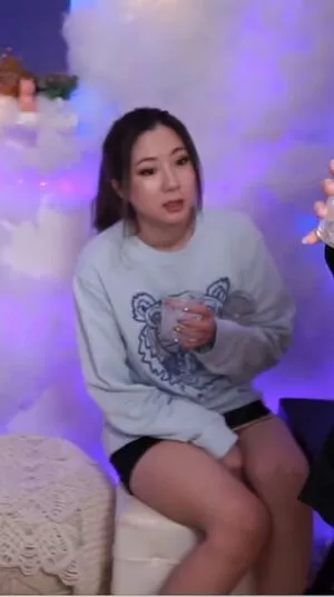 Fuslie OnlyFans Leaked Free Thumbnail Picture - #4lnTFD89rN