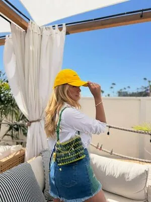 Gabi Lopes Thumbnail Picture