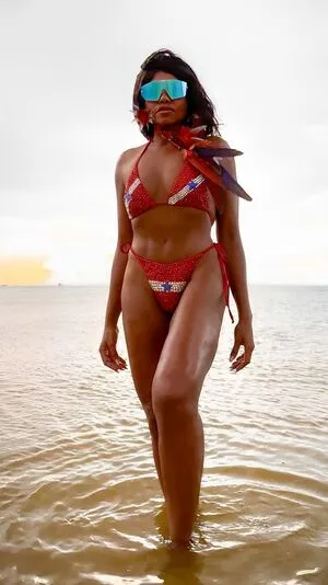 Gaby Amarantos Thumbnail Picture
