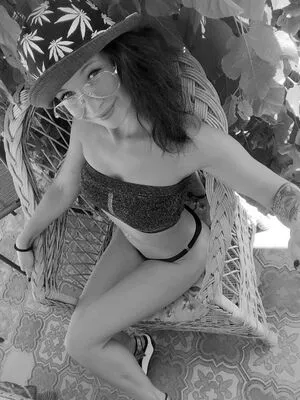 Ganja Babe OnlyFans Leaked Free Thumbnail Picture - #DTJVGF829m