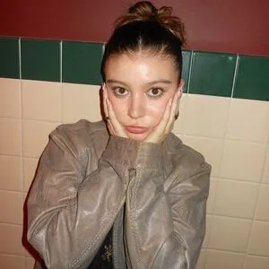 Genevieve Hannelius Thumbnail Picture