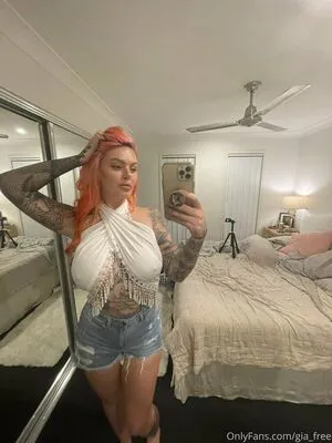 Gia Free Thumbnail Picture