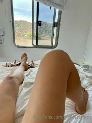 Giantessroma Thumbnail Picture