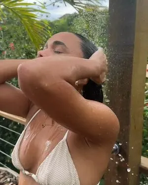 Giovana Cordeiro Thumbnail Picture