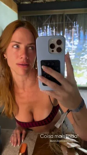 Giovanna Ewbank Thumbnail Picture
