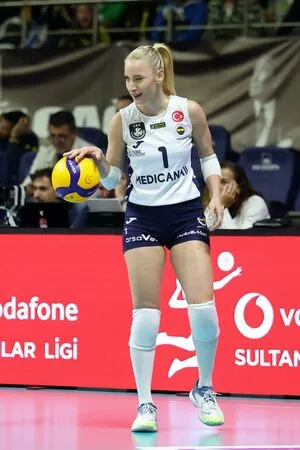 Gizem Rge Thumbnail Picture